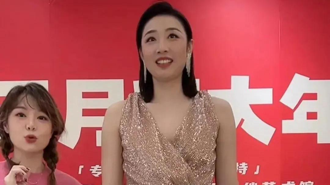 姚迪|女排最美二传姚迪礼装出镜，气质不凡，美得认不出来了