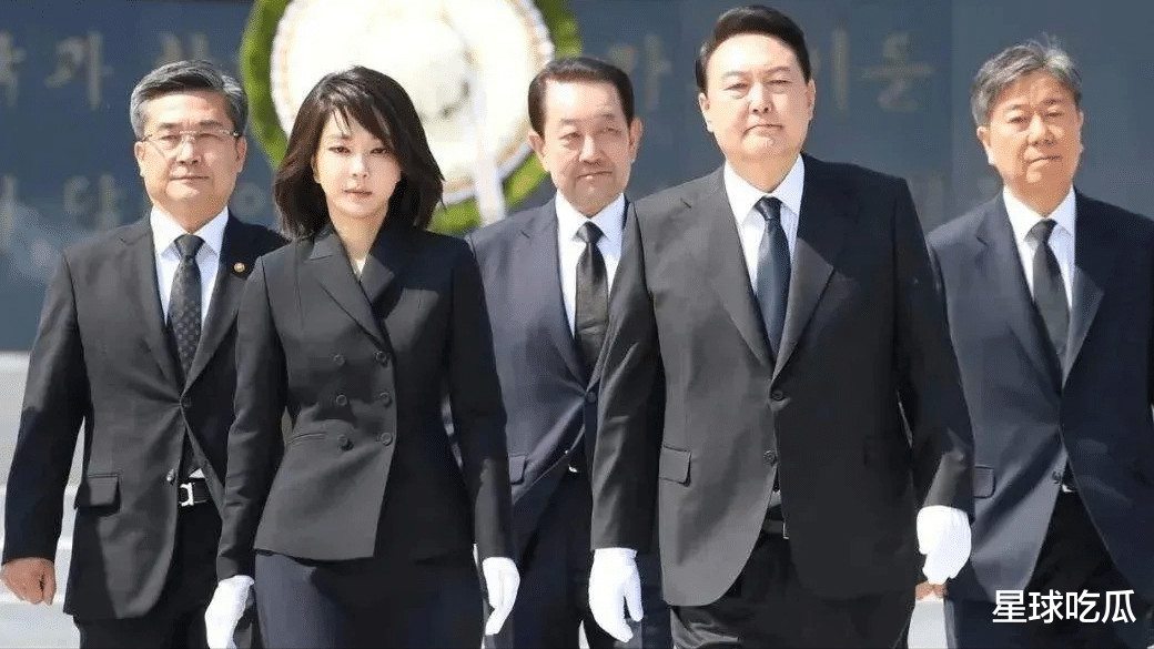胡萝卜 50岁像20岁！新总统妻子亮相就职典礼 却成韩国整容最牛代言