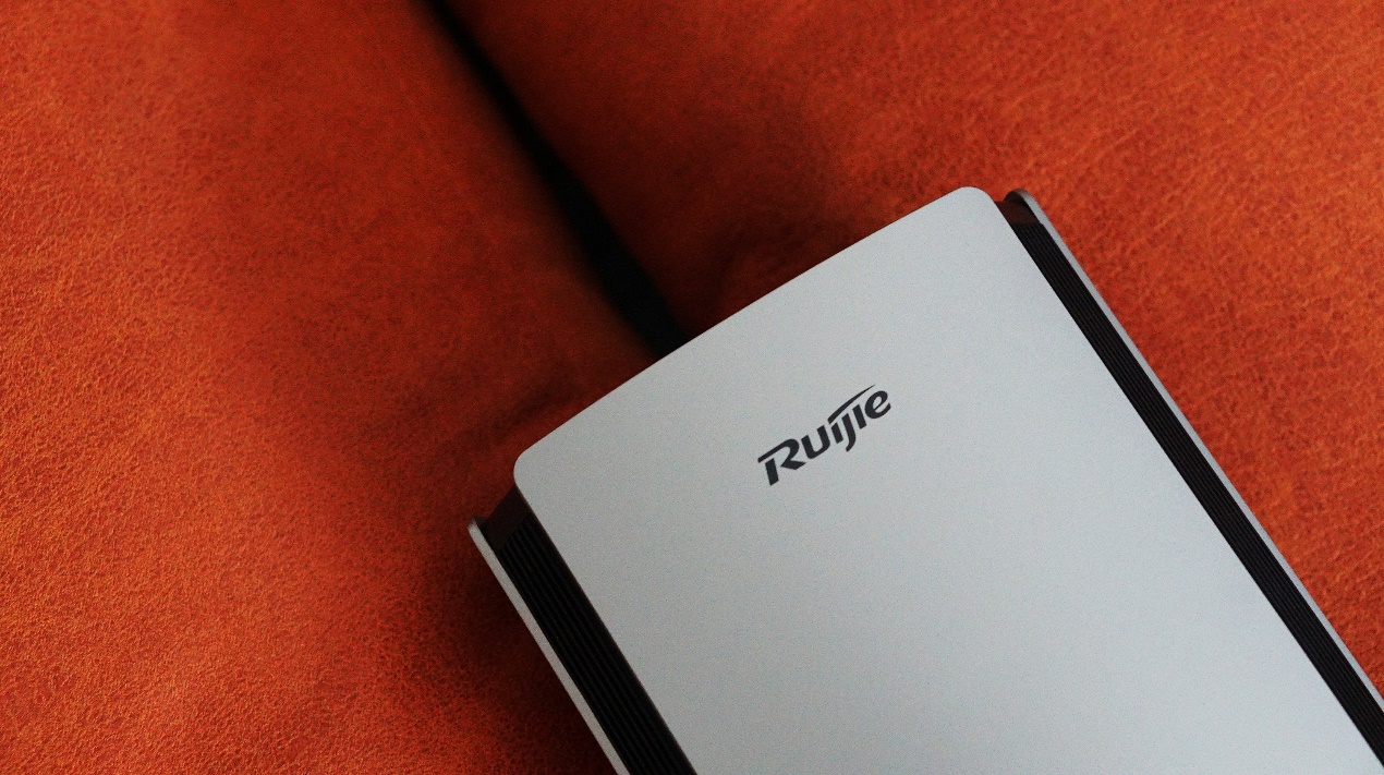 路由器|你家多久没换路由器了?8颗独立信号放大器的锐捷星耀M32实测