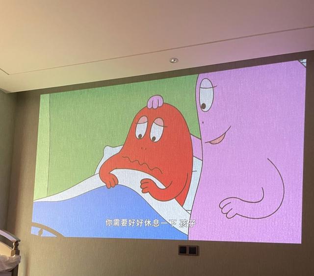 明基|明基GK100智能投影仪,科技和美学完美融合,封闭在家追剧