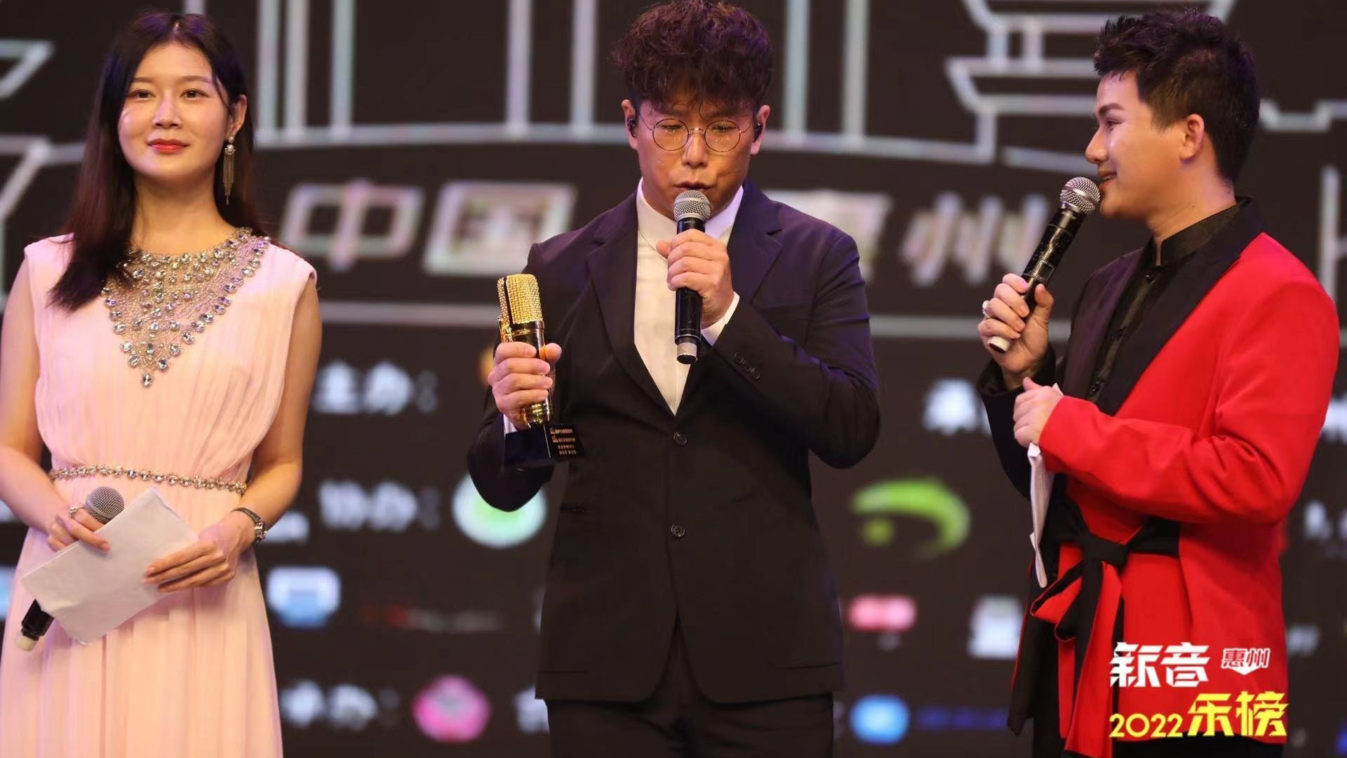 林晓峰|林晓峰获人生首个音乐大奖，大湾区哥哥走红：继续努力在歌坛发展