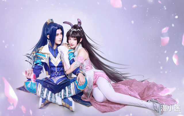 小舞|《斗罗大陆》帅哥美女COS三舞组合，还原经典名场面，画面超甜蜜