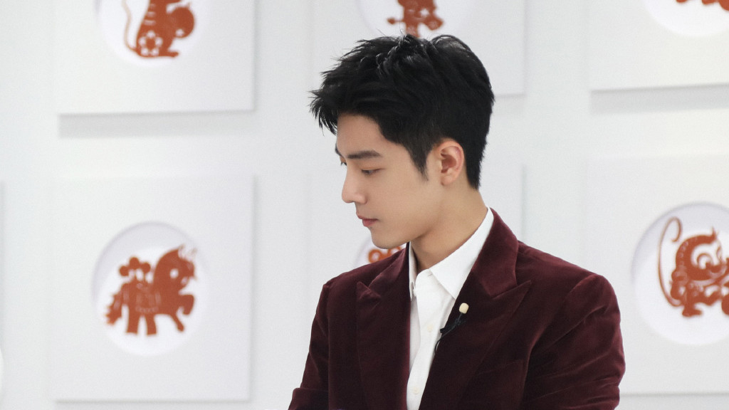 肖战|还能这么玩？肖战的热度算被平台弄明白了！电视台也在悄悄地捧场