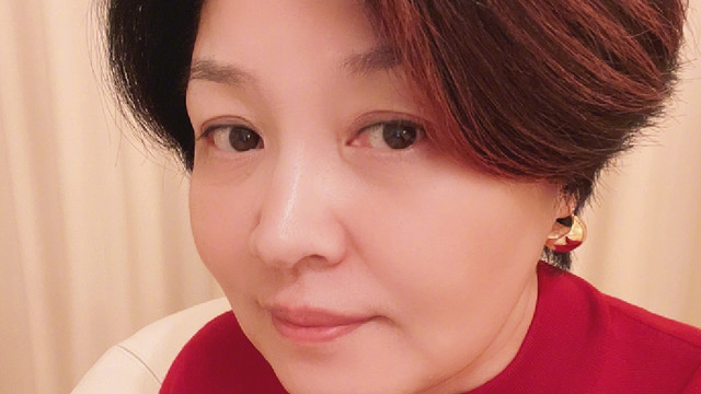 哈文|央视春晚收视率屡创新低，导演哈文疑似晒花回应，以身体健康为重