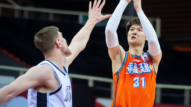 里德|李春江忍无可忍！上海男篮将清理5毒瘤，打造王牌阵容叫板辽篮
