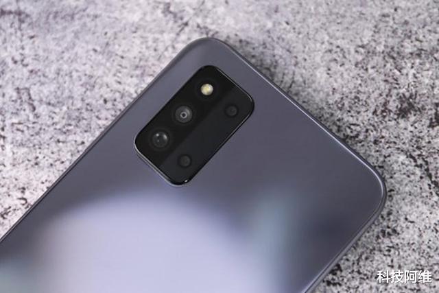 三星手机|从1999元跌至1299元，6400万四摄+1TB扩展，在618沦为标准千元机