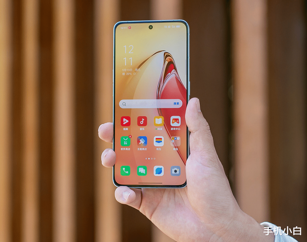 oppo reno|同样搭载“天玑8100”，两款手机却相差2000元，贵就一定好吗？