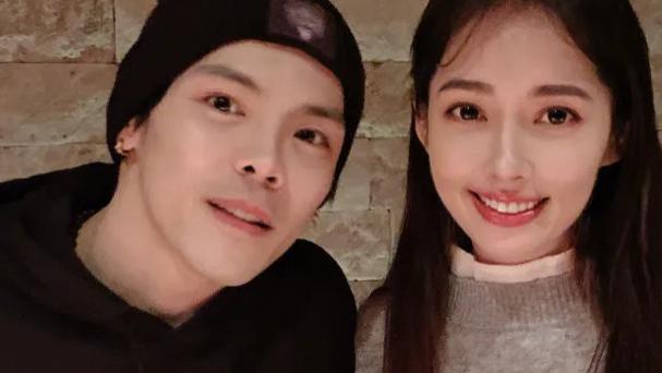 郭碧婷|郭碧婷爸爸发声力挺女儿，大赞向太对郭碧婷很好，疑暗讽向佐乱来