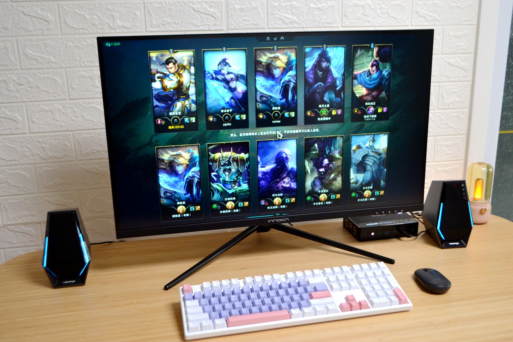 显示器|显示器今年太卷了!不到2K就能入手32吋4K显示器,联创32C1U首测