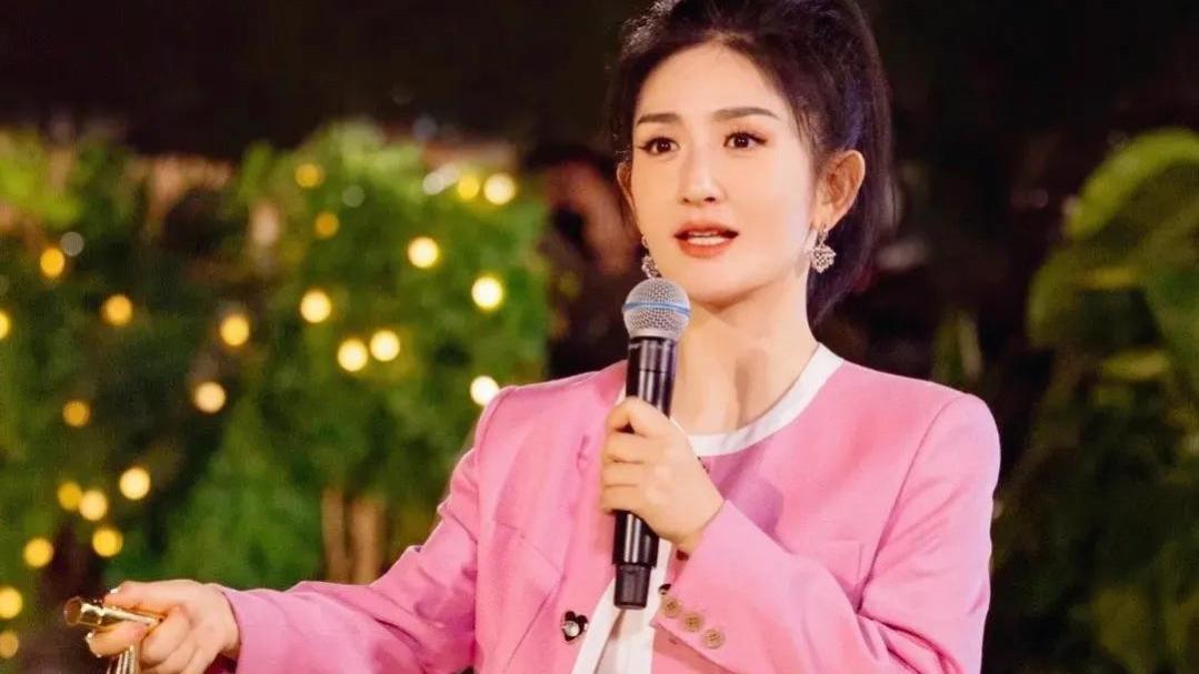 谢娜|谢娜，从太阳女神到处处被喷，现在的她就“垮”得这么严重了？