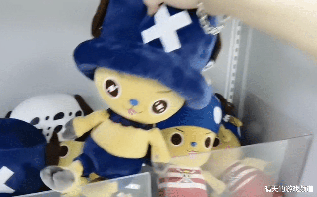 海贼王|“钞能力”实锤，钱小佳海贼展见手办就想买，还给水友准备了礼物