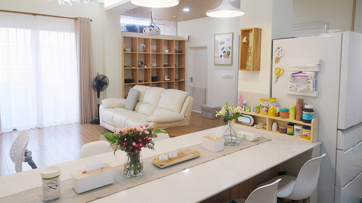 晒晒我的新家，特别是我家餐厅，老婆很喜欢