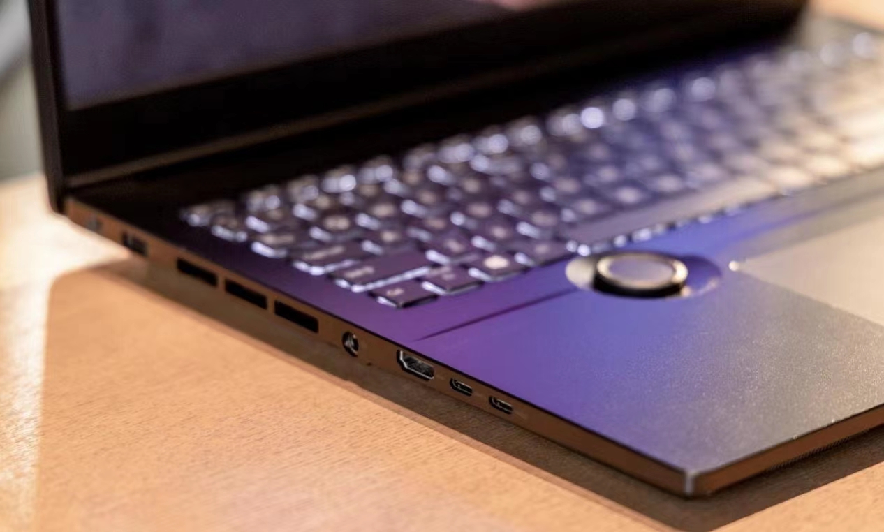 |创作生产力笔记本，这届MacBook“挤牙膏”，华硕创16或许更适合