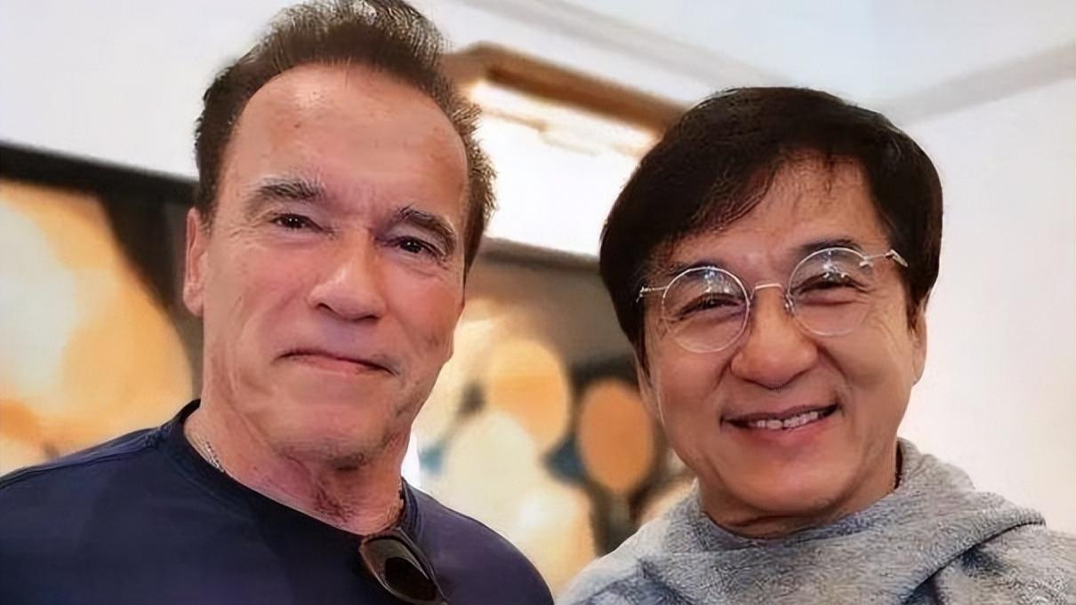 李连杰|成龙拒绝7天1亿片酬，李连杰捡漏，替身却被炸出8米当场身亡