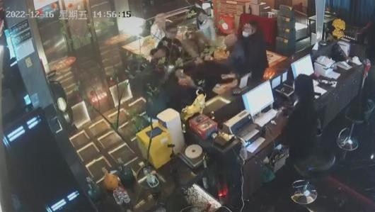 足浴店顾客殴打员工还称“叔叔是市长”？民警：正在调查！