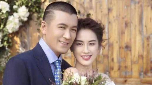 黄圣依|杨子独宠颖儿，旗下艺人个个像黄圣依，揭秘杨子的初恋情结