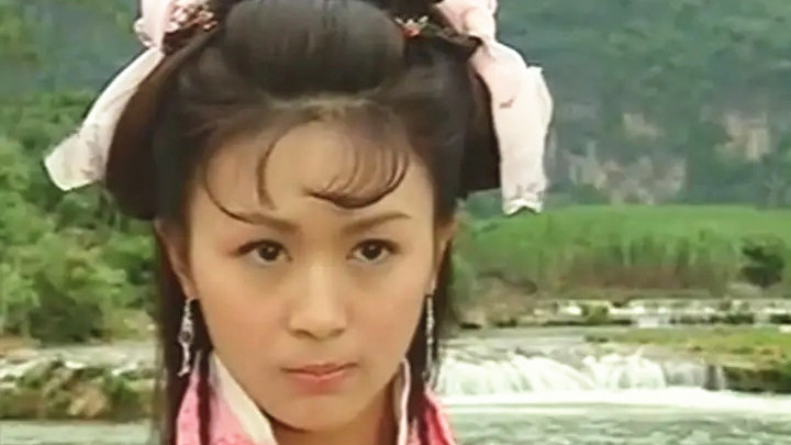 知名童星唐宁近况，2年没拍戏悄悄学装修，亲自改装家中30年旧门