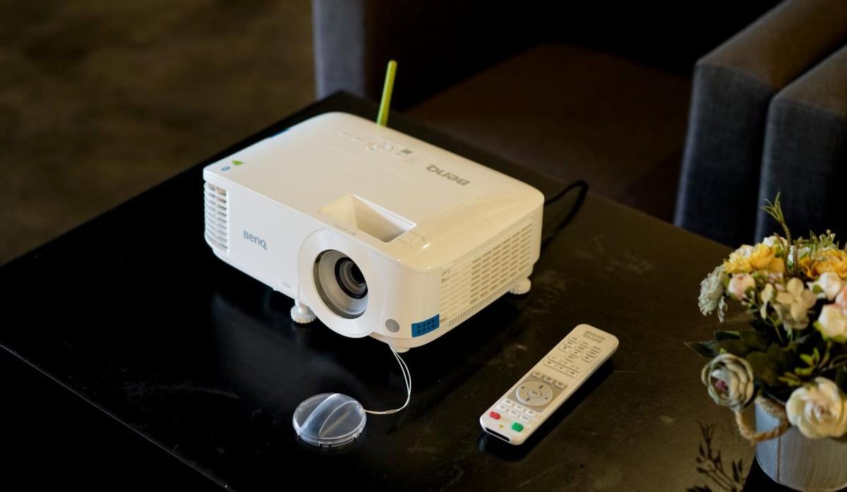 ipad10|公司对人要求高，对设备要求更高，受老板青睐的投影仪怎么选？