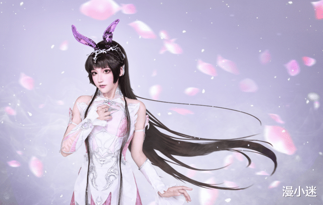 小舞|《斗罗大陆》帅哥美女COS三舞组合，还原经典名场面，画面超甜蜜