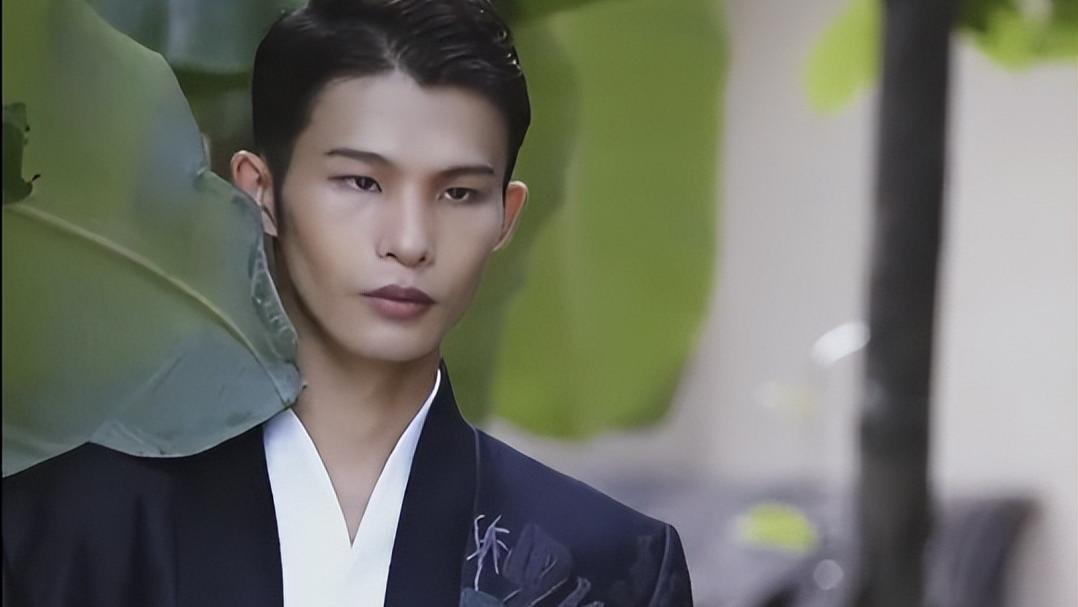 陆仙人|我居然看完了陆仙人的广告片，唐装走秀又仙又欲，脱掉上衣惹人疼