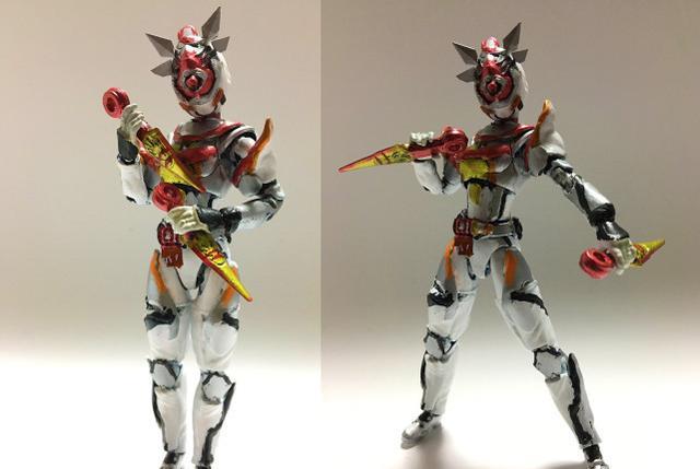 手办|粉丝改造假面骑士手办，阿基蕾拉化身最美蜂后，利维斯获三重强化