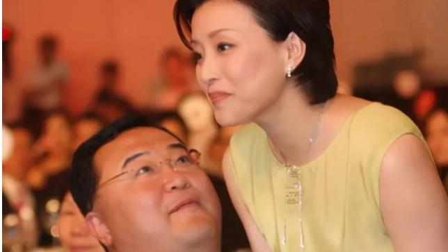 杨澜|1994年，杨澜爱上体重200斤的富豪，火速与张一兵离婚，你怎么看？