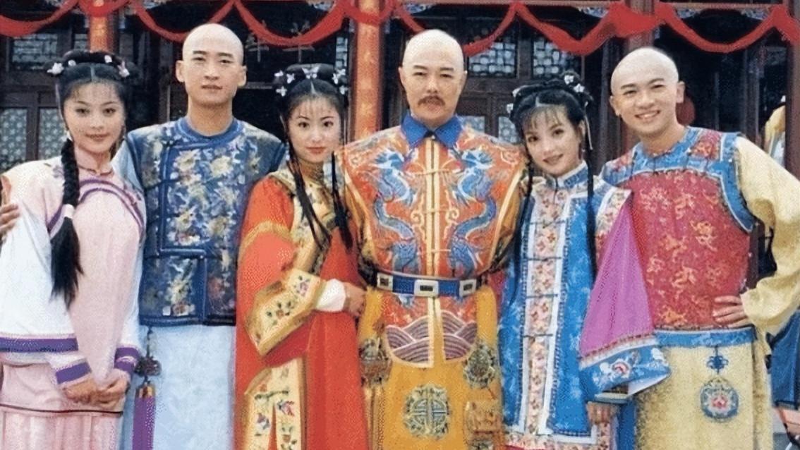 紫薇|“尔康为什么不抱紫薇，却要搂着金锁？”这关系太乱了