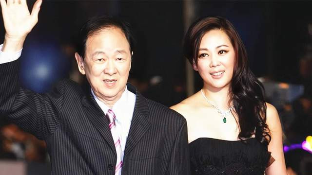 王馨平|王羽因呼吸衰竭离世！女儿王馨平买不到机票，遗憾未能与父亲见最后一面