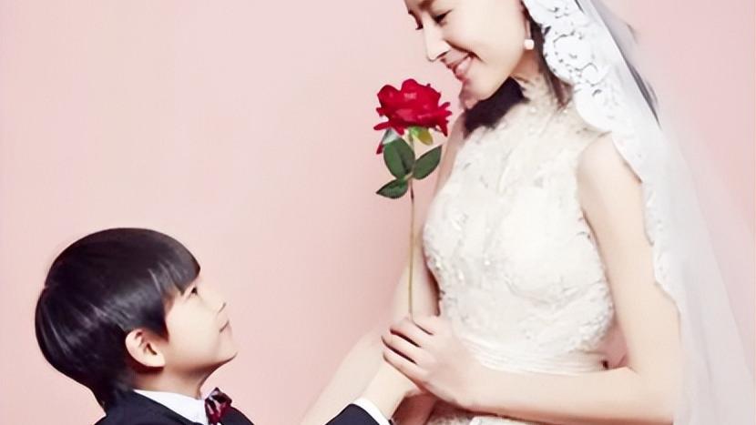 董洁|同样离婚带孩子，董洁却刷新了大家的三观