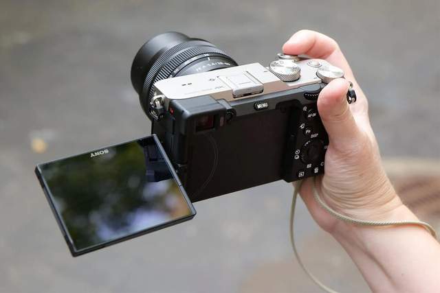 小米科技|万元全幅选谁？索尼A7C值得考虑，只比A73贵几百块体验却好很多