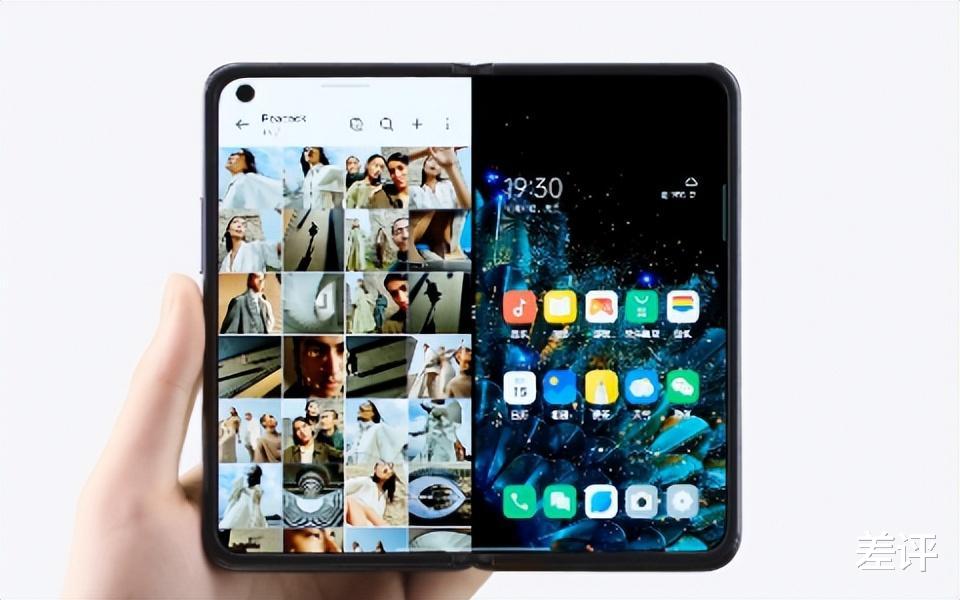 摩托罗拉|只要5999元的moto刀锋折叠屏，竟然背刺了所有折叠屏手机？