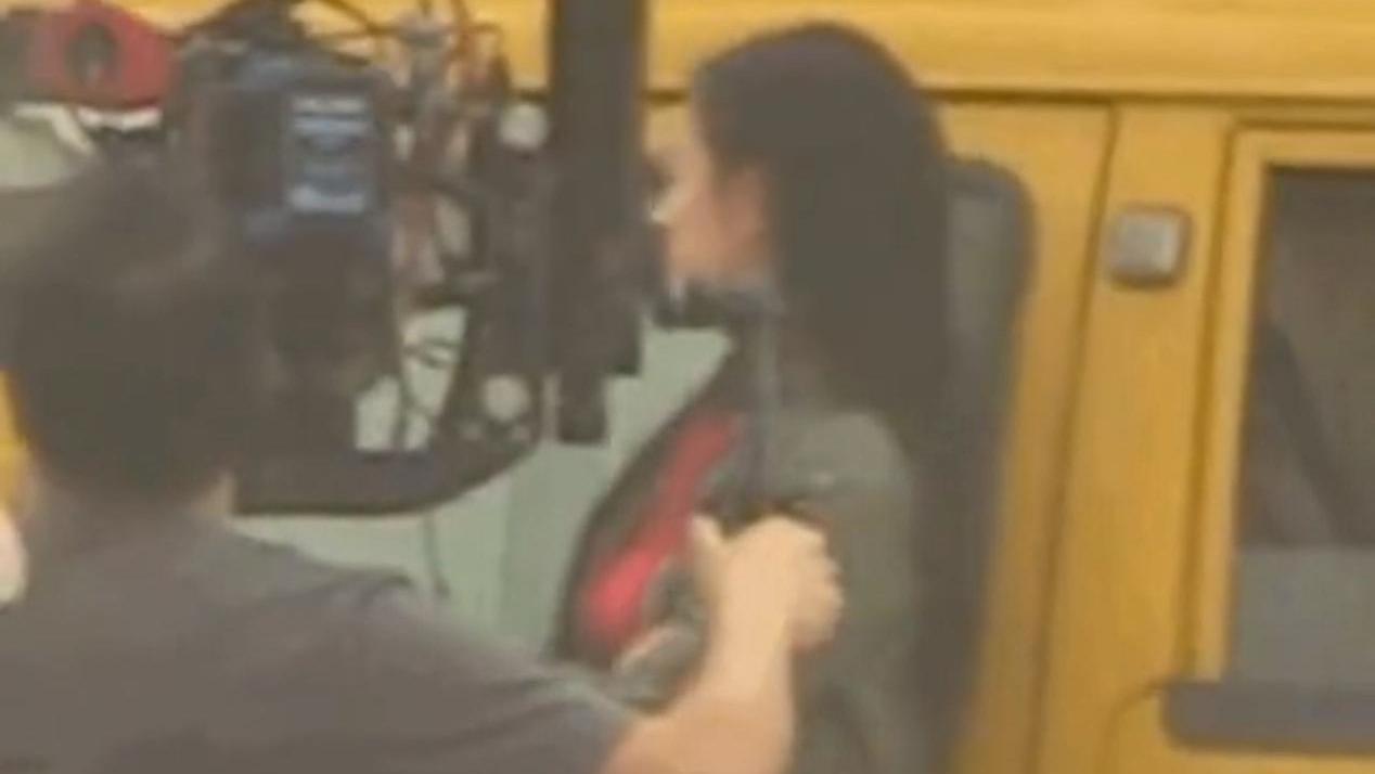 倪妮|头回见倪妮这么强势，穿衬衫短裤拍戏身材抢镜，用大长腿关门演技被赞