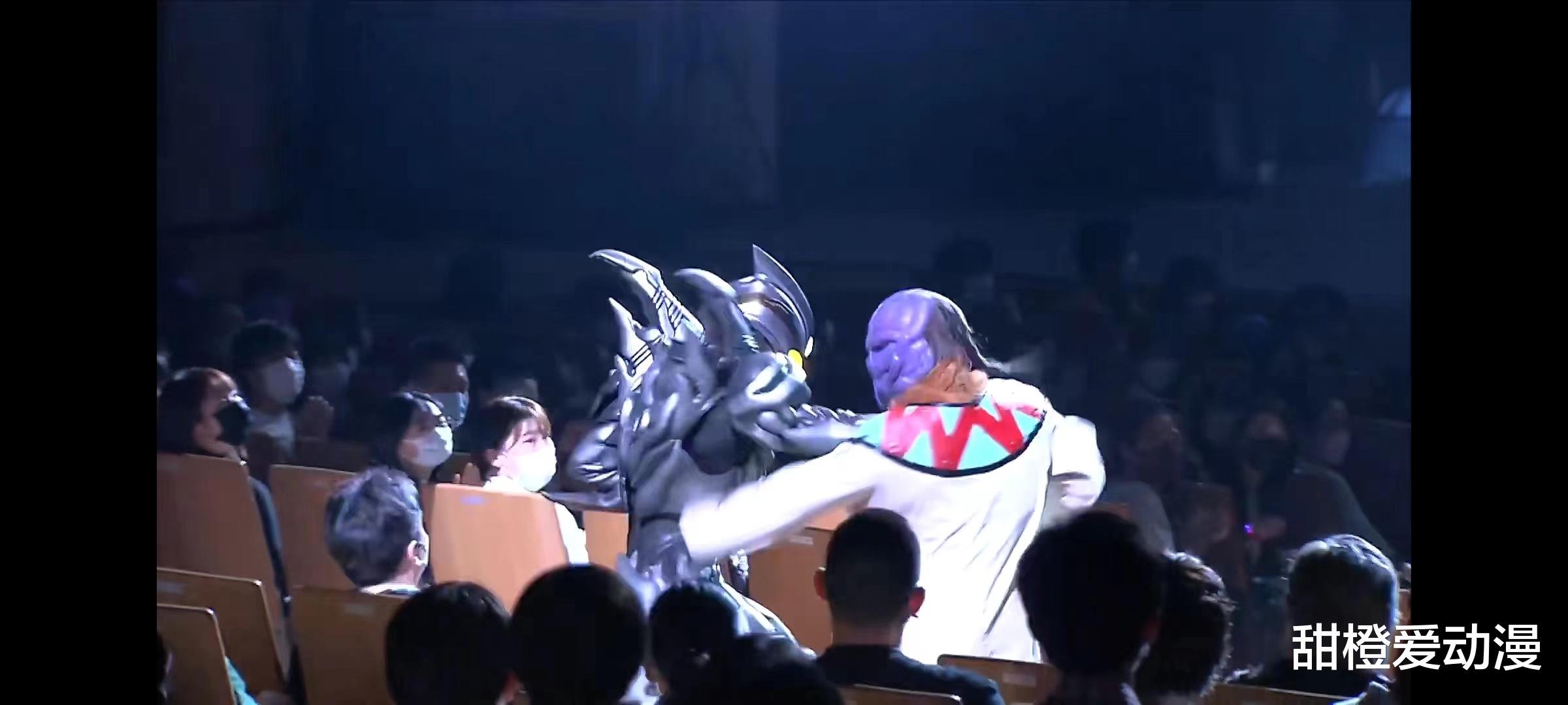 舞台剧|特利迦舞台剧：加坦是真惨，被揍还要吃狗粮，希特拉姆依旧那么屑