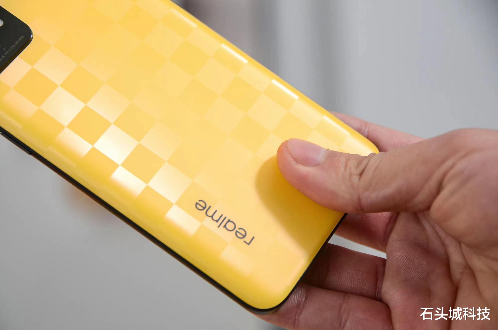 神舟|被忽略的一款千元机!超长待机2周,配置却出乎意料地高