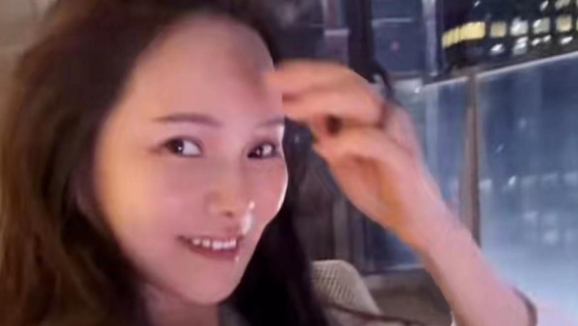 伊能静|54岁伊能静在纽约街头逛夜市，大摇大摆无人识，住高档酒店太精致