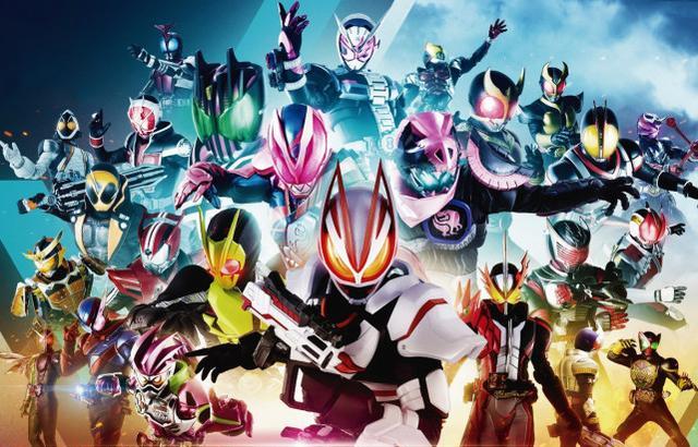 模型|假面骑士粉丝花式炫富，全系列道具不算啥，70条腰带才是真土豪