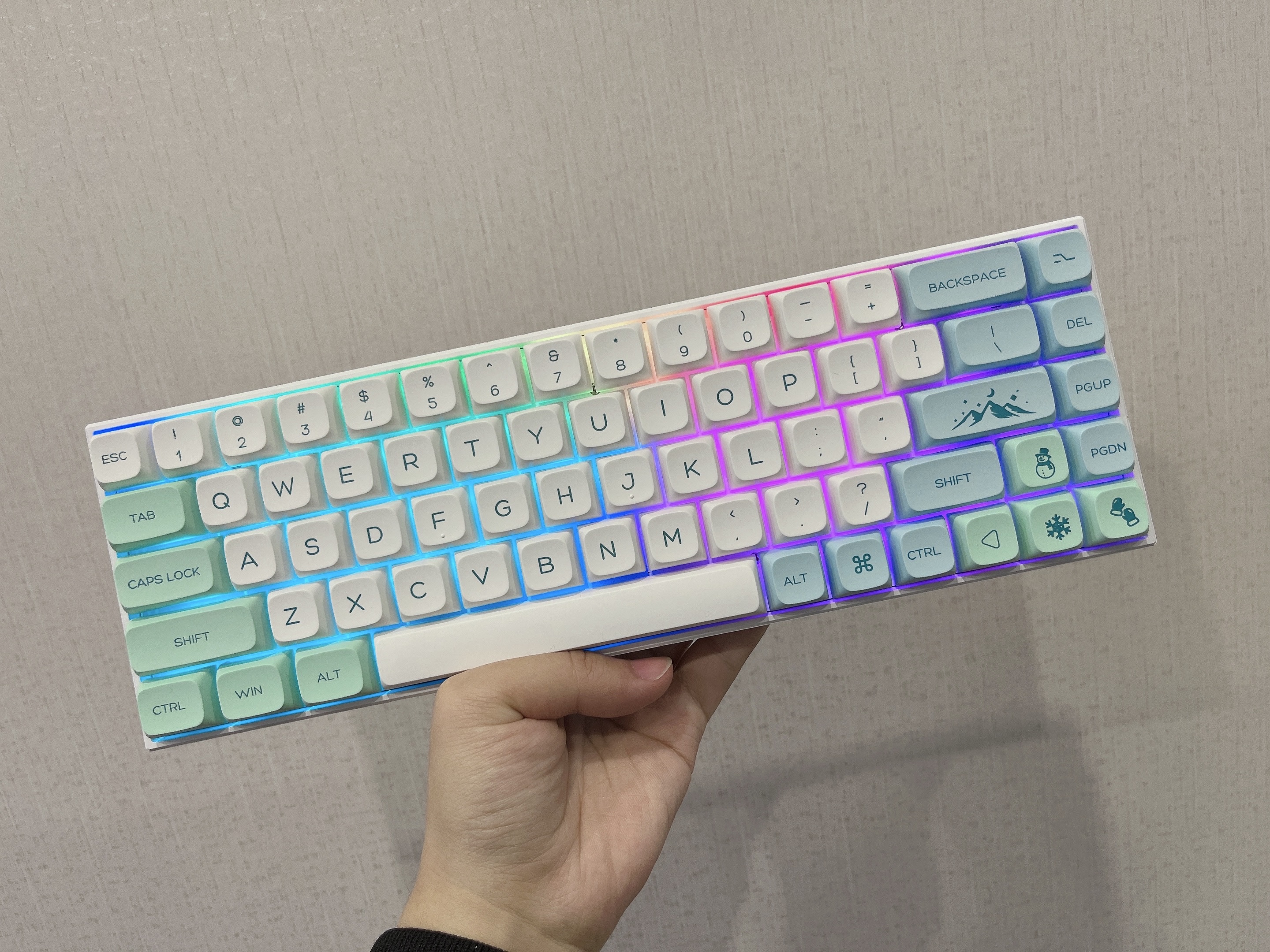 excel|键盘DIY：我的第一把热插拔键盘，腹灵F12改造麻将音！