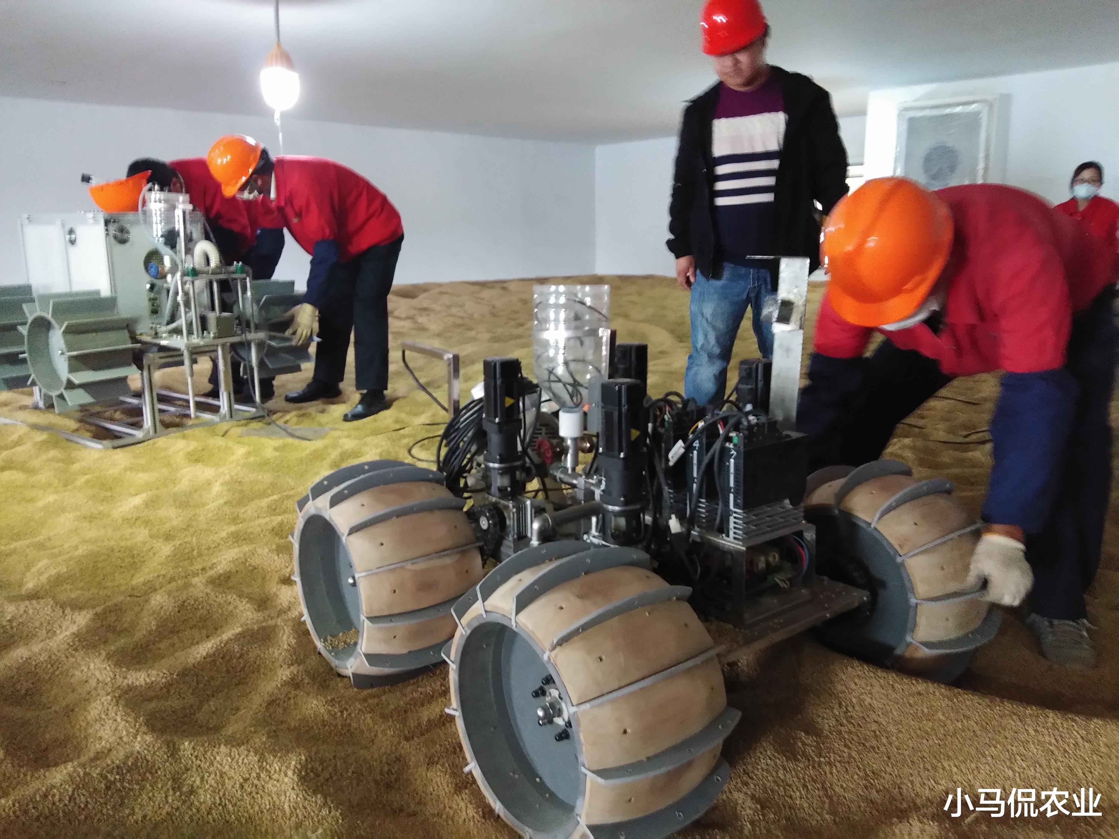 显示器|智能“机器人”1个顶3自动巡航值班,深入粮仓内部拯救谷物,啥样