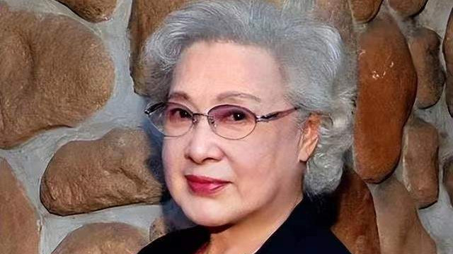 秦怡|人民艺术家秦怡去世，一生坎坷历遍悲欢离合，终来优雅走完100岁