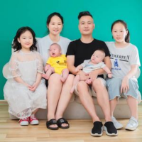 家有四宝笑眯眯