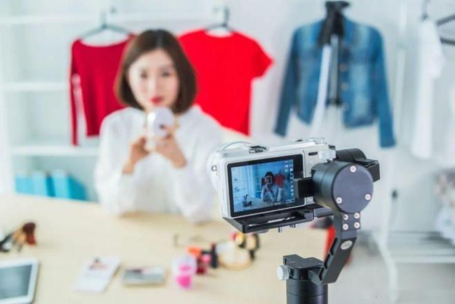 荣耀|短视频正在帮助许多商家“脱困”