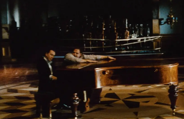 《海上钢琴师》不愧为一部经典影片，每一个主题，都是一个故事