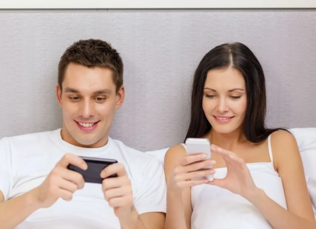 在爱情,婚姻的舞台上,始终有演不完的人间悲喜剧