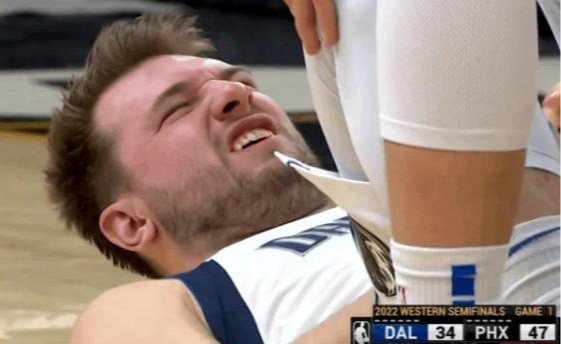 踢裆! 扣篮狠狠倒地! 45+12+8仍然输球, 风格相克, 没办法啊!