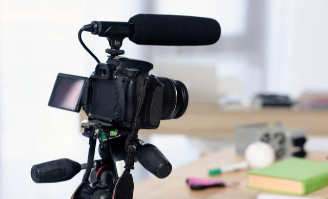 相机|apsc画幅的相机除了体积小点和便宜外，还有哪些比全画幅更吸引人的地方？