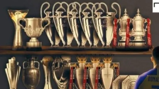 C罗奖杯架的空位