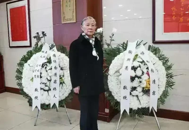 2022年10月，张清霖逝世。
在林豆豆处境十分艰难的情况下，张清霖不顾众人反对