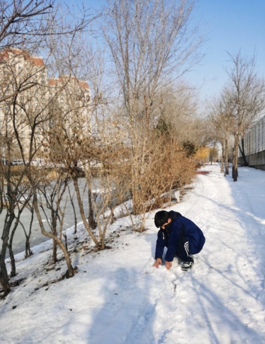 这几天的快乐是雪❄给的
趁着哥哥还没出成绩，赶紧多玩玩

海河上好多人在冰窟窿里