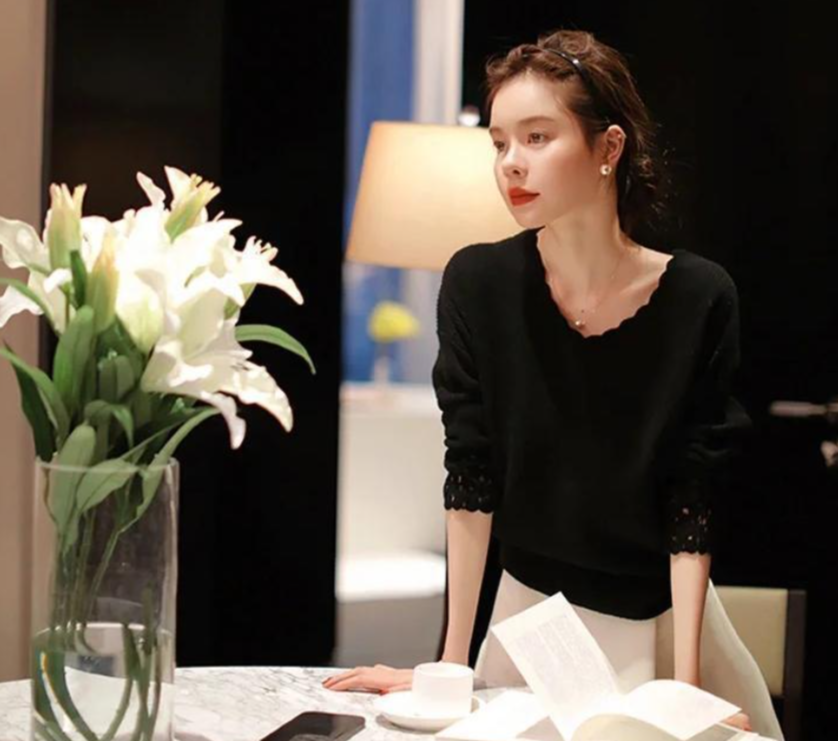 在上海出差，被一女同事惊艳了！美得让人窒息啊 ，领导一眼三回头，拍个照给大家瞧瞧