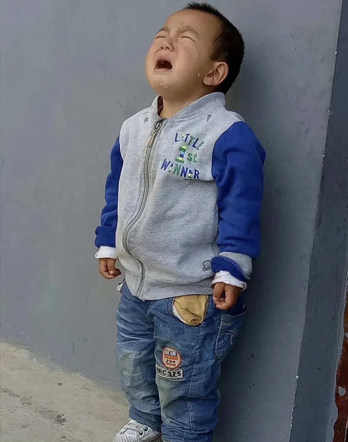 在我儿子幼儿园大班的昨天，他告诉我他被老师罚站了。我随即给老师发送了消息，希望能